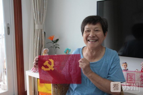 1912顆！退休老黨員用彩珠串起心中的黨旗！