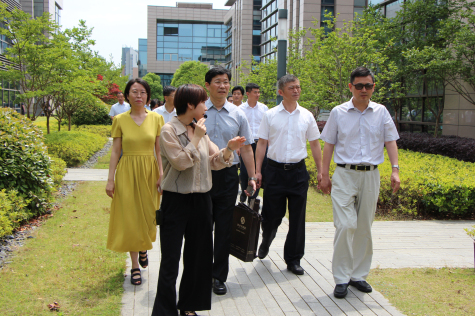 參加“全市構建和諧勞動關系建設推進會” 領導走進蘇化科技園